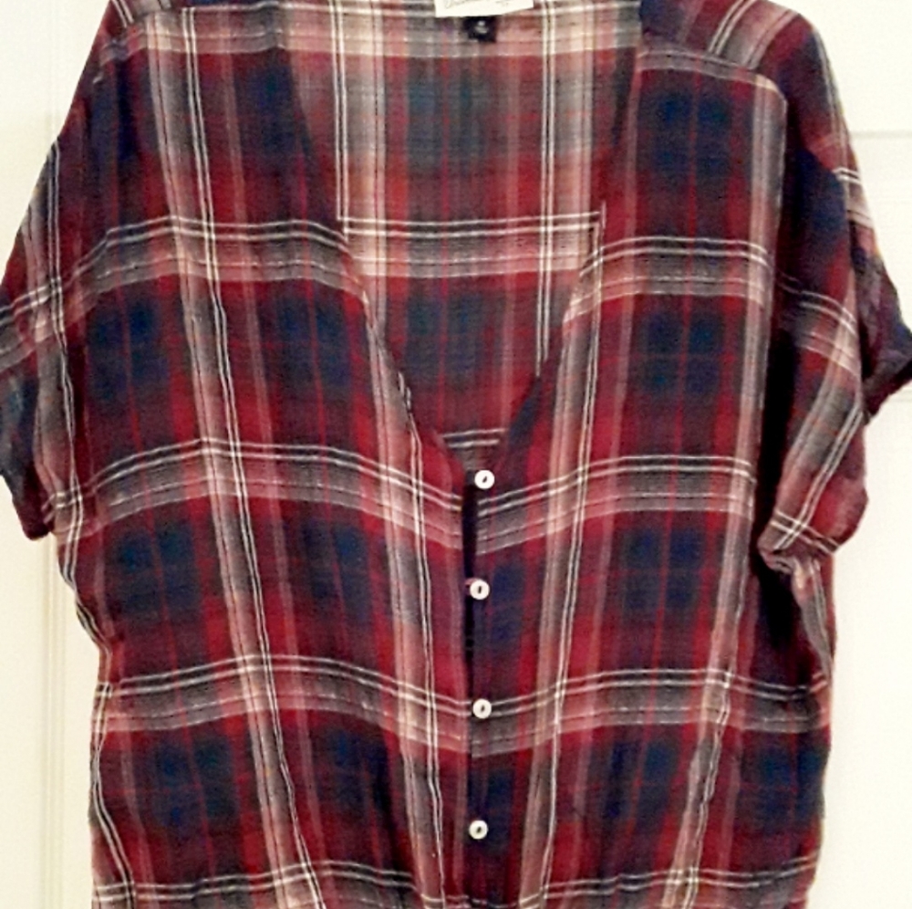 Universal Thread Tie Front Cap Sleeve in Red Plaid